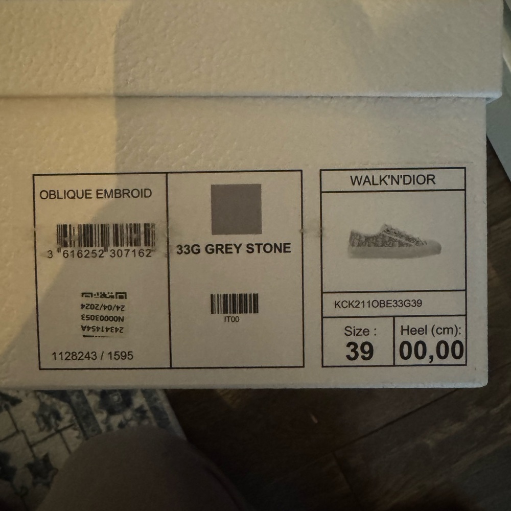 Dior Elegant Tennis Shoes - Picture 6 of 6
